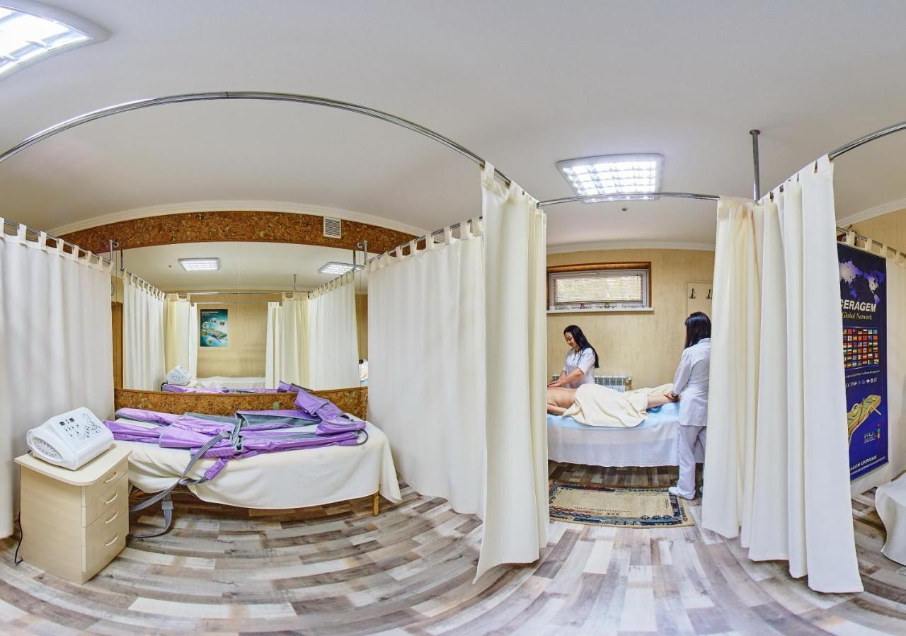 Hermes Resort Hotel With Medical Treatment Truskavets Ngoại thất bức ảnh